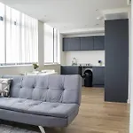 Lavish Living Huge Long Term Savings For Contractors Relocators Profressionals